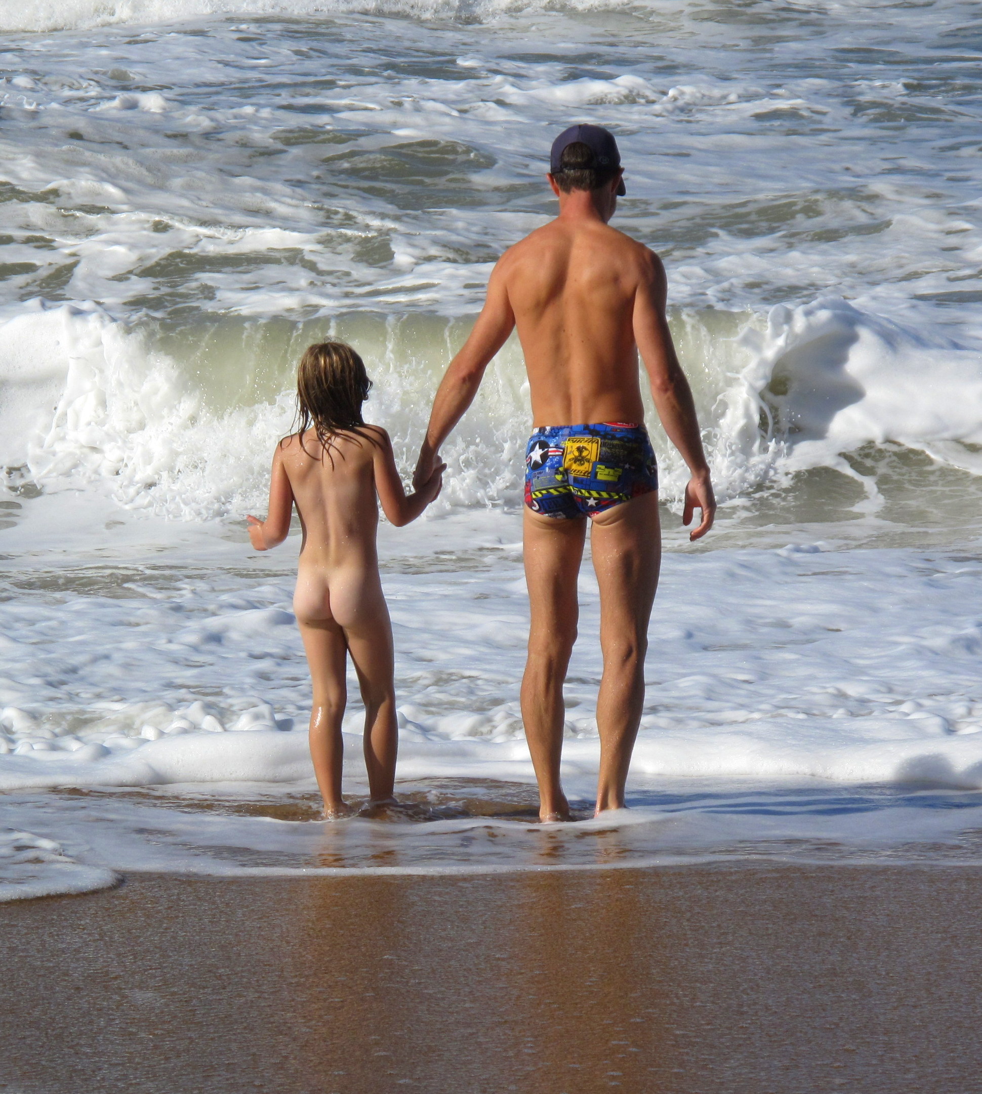 сын на пляже голым фото 56